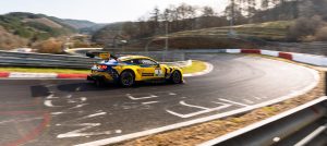 Rennwagen beim Saisonauftakt der Nürburgring Langstrecken-Serie 2025